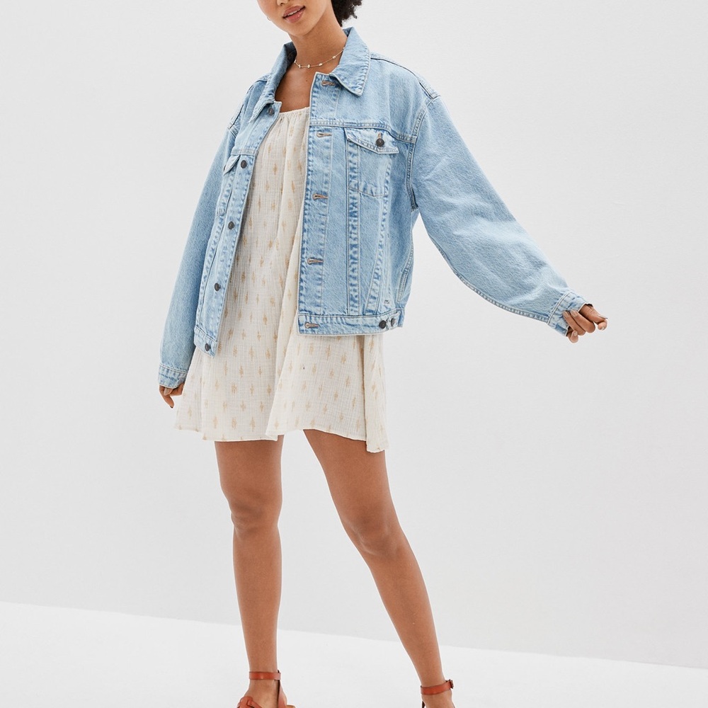 AE '90s Boyfriend Oversized Light Wash Denim Jacket